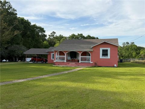 Photo of 59377 BORGNE Avenue, Bogalusa, LA 70427 (MLS # 2554224)