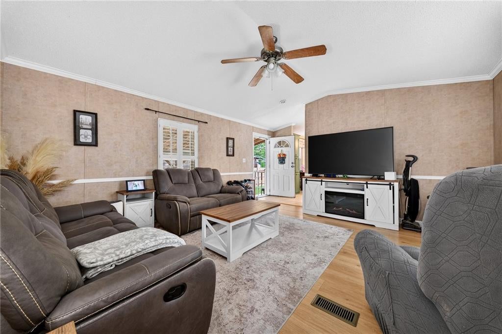124 CEDAR Drive