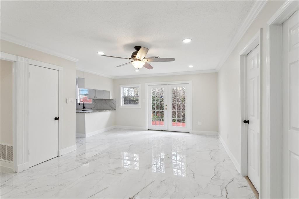 461 WESTMEADE Drive