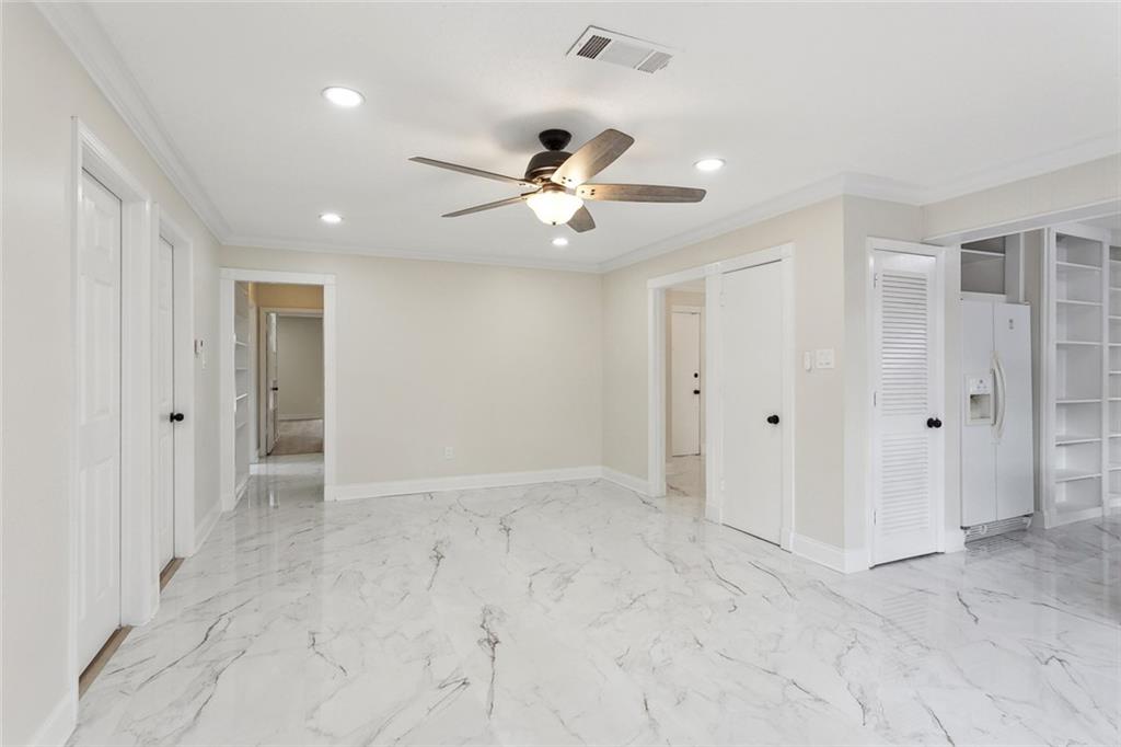 461 WESTMEADE Drive