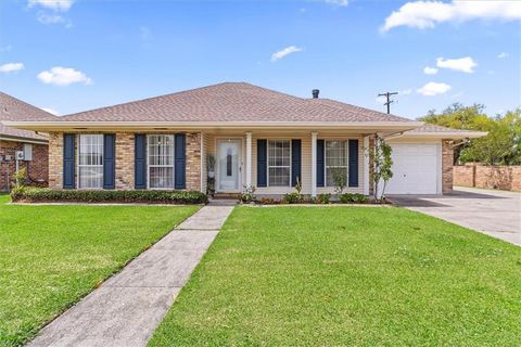 Photo of 2 COBBLESTONE, W, Houma, LA 70360 (MLS # 2554046)