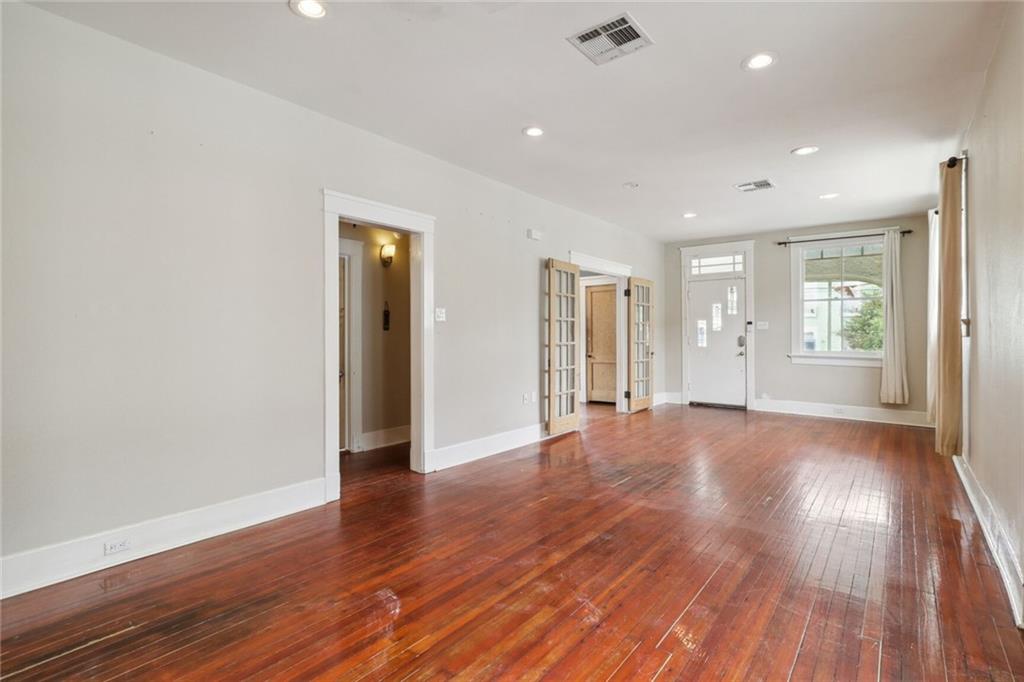 New Orleans, Louisiana 70115, United States, 4 Bedrooms Bedrooms, ,2 BathroomsBathrooms,Residential,Pending,69410