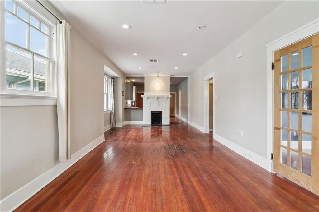 New Orleans, Louisiana 70115, United States, 4 Bedrooms Bedrooms, ,2 BathroomsBathrooms,Residential,Pending,69410