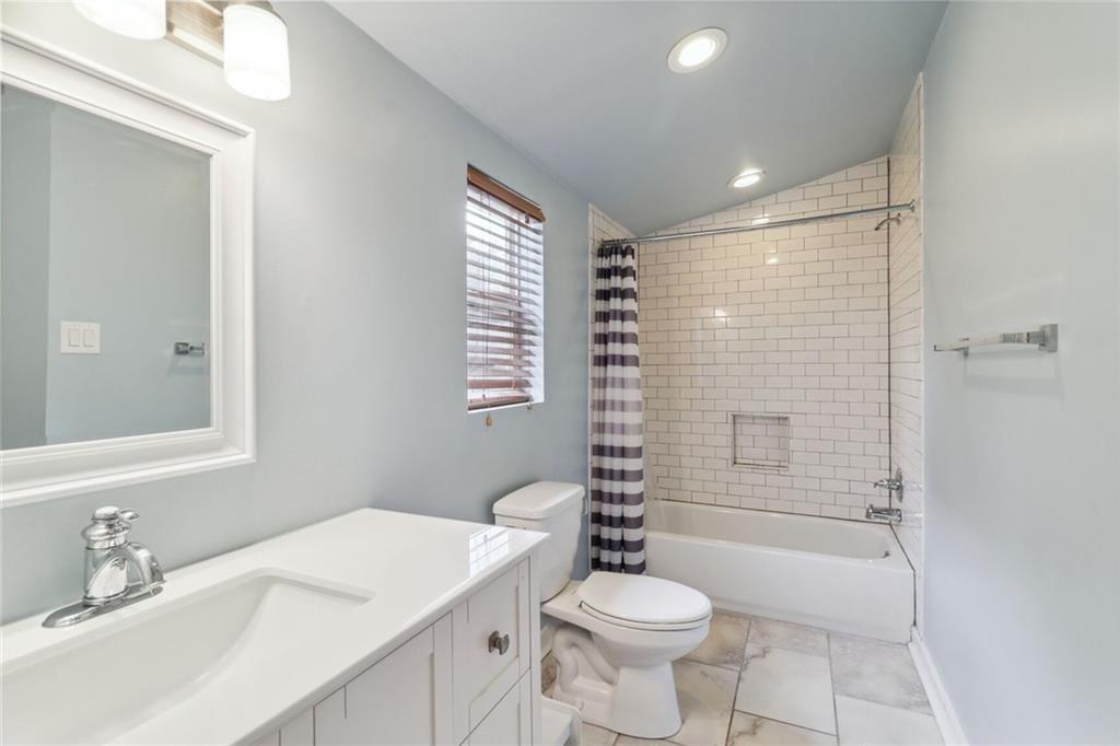 New Orleans, Louisiana 70115, United States, 4 Bedrooms Bedrooms, ,2 BathroomsBathrooms,Residential,Pending,69410