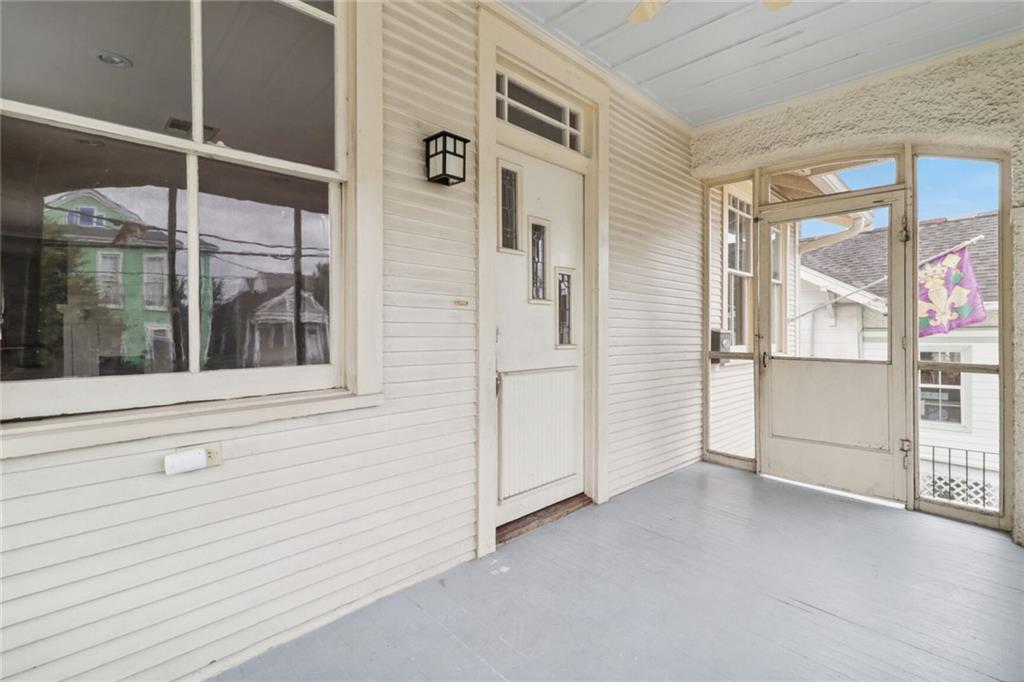 New Orleans, Louisiana 70115, United States, 4 Bedrooms Bedrooms, ,2 BathroomsBathrooms,Residential,Pending,69410