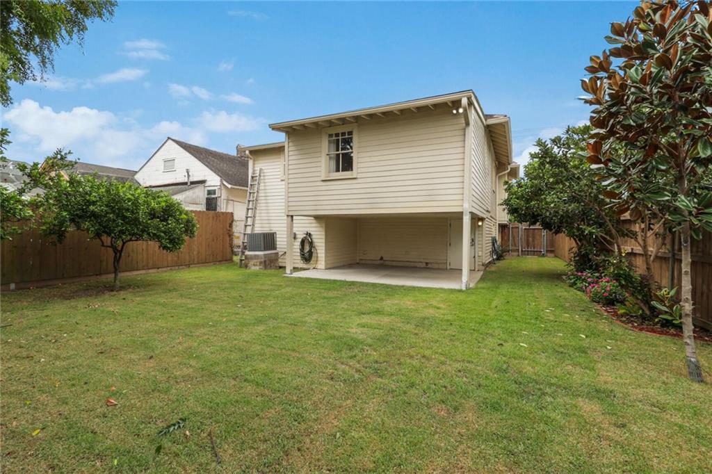 New Orleans, Louisiana 70115, United States, 4 Bedrooms Bedrooms, ,2 BathroomsBathrooms,Residential,Pending,69410