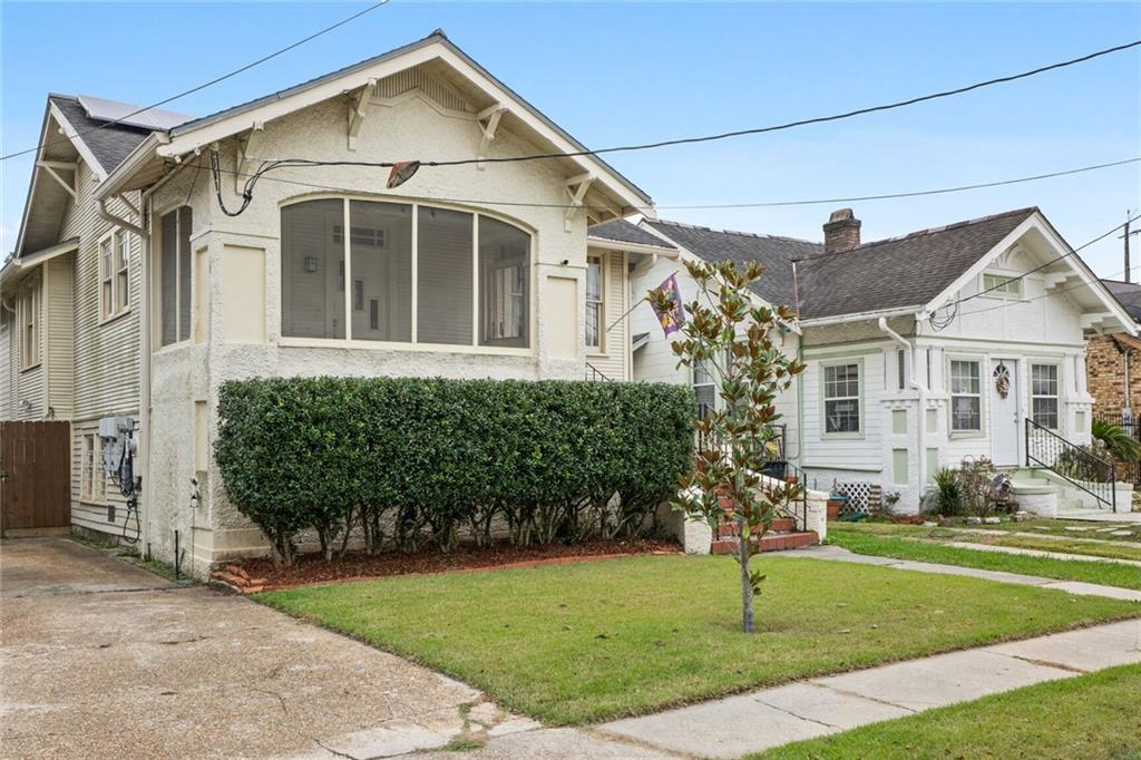 New Orleans, Louisiana 70115, United States, 4 Bedrooms Bedrooms, ,2 BathroomsBathrooms,Residential,Pending,69410