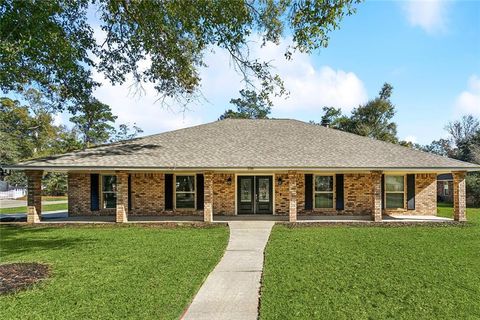 228 BLUE CRANE 1 Drive Slidell LA 70461