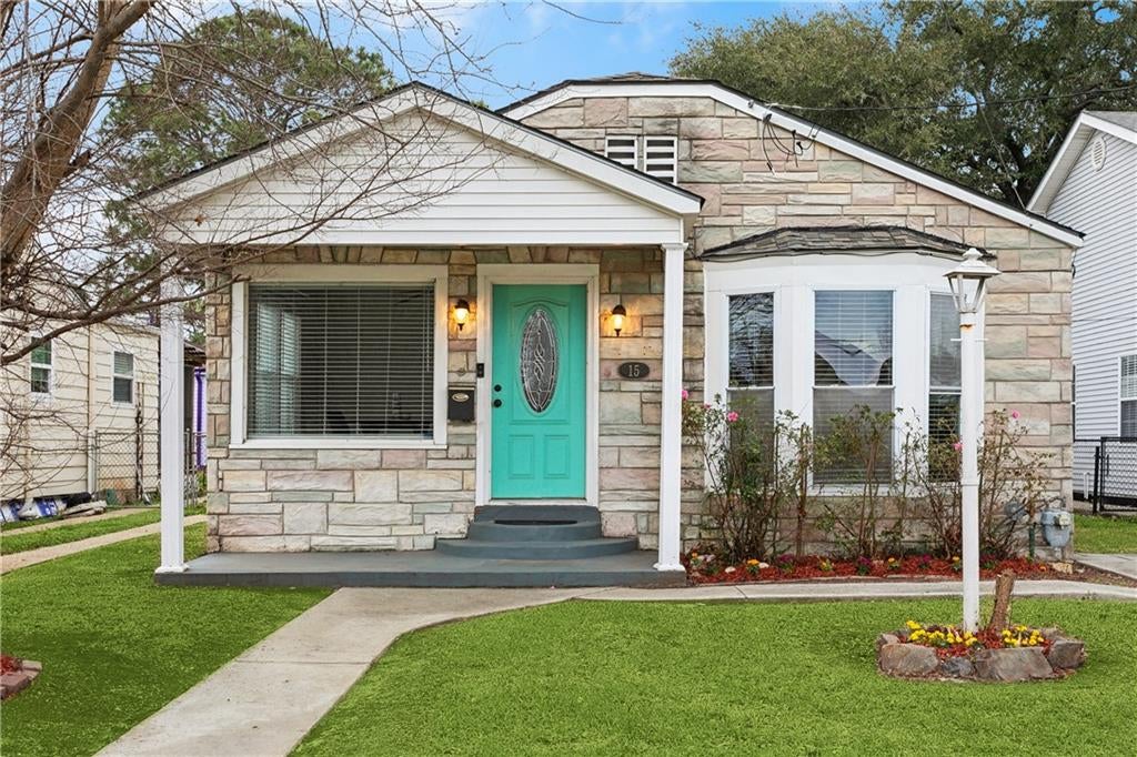 15 LABARRE Place