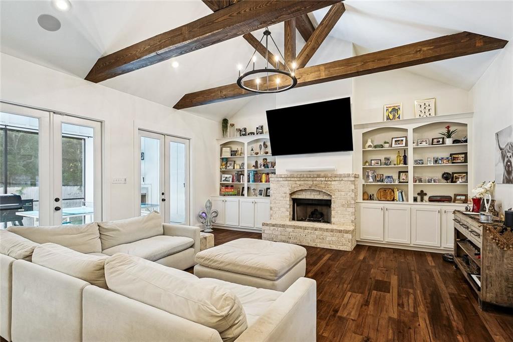 218 LIVE OAK Street