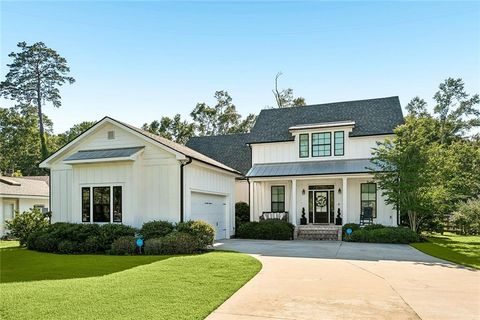 Photo of 218 LIVE OAK Street, Mandeville, LA 70448 (MLS # 2560635)