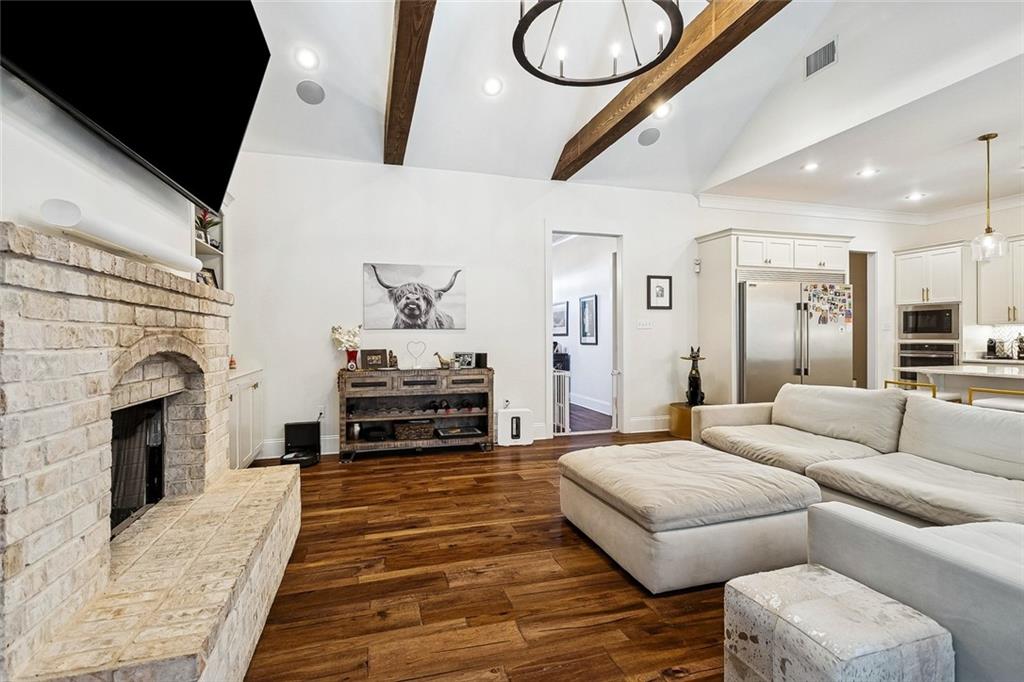 218 LIVE OAK Street