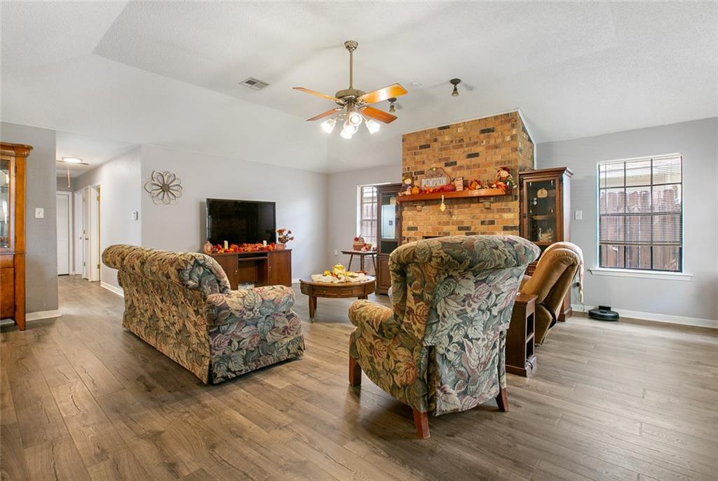 400 LONGWOOD Drive