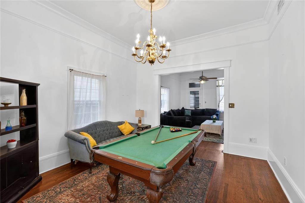 1030 BURGUNDY Street