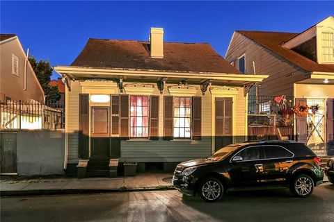 1030 BURGUNDY Street New Orleans LA 70116