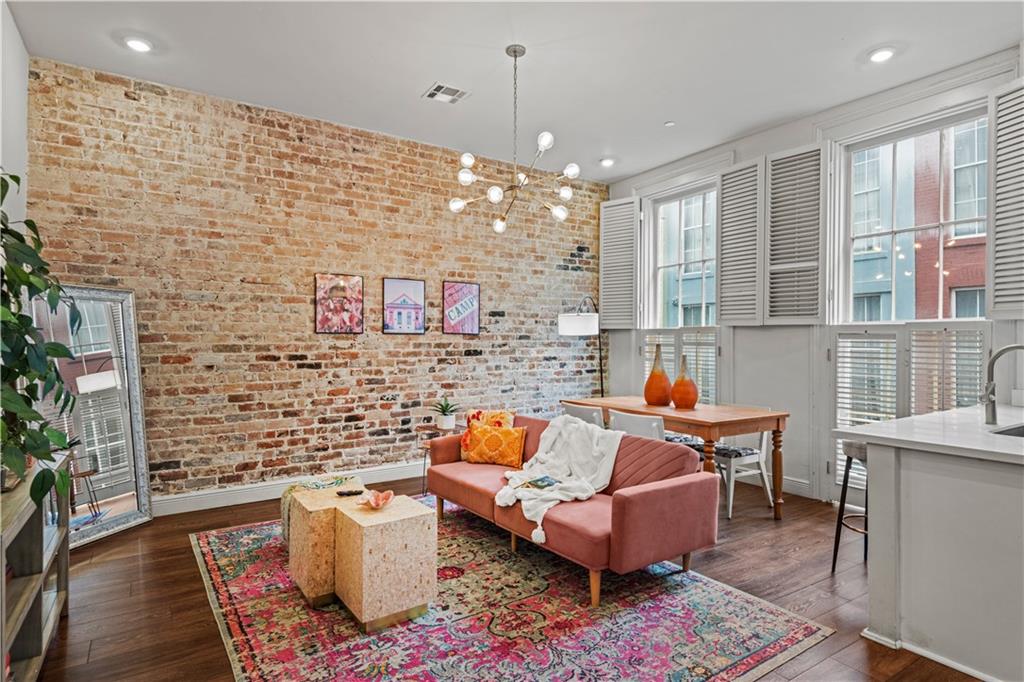 336 CAMP Street 202