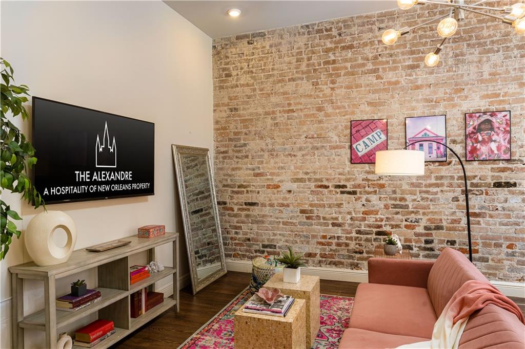 336 CAMP Street 202