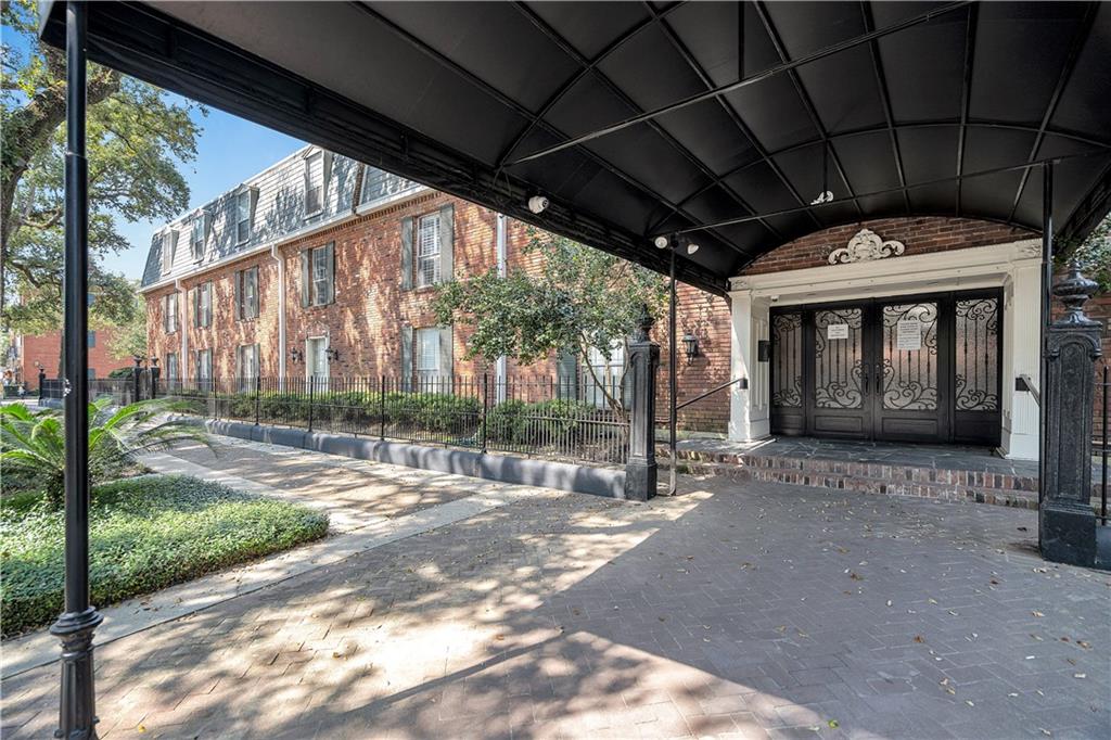 3201 ST CHARLES Avenue 230