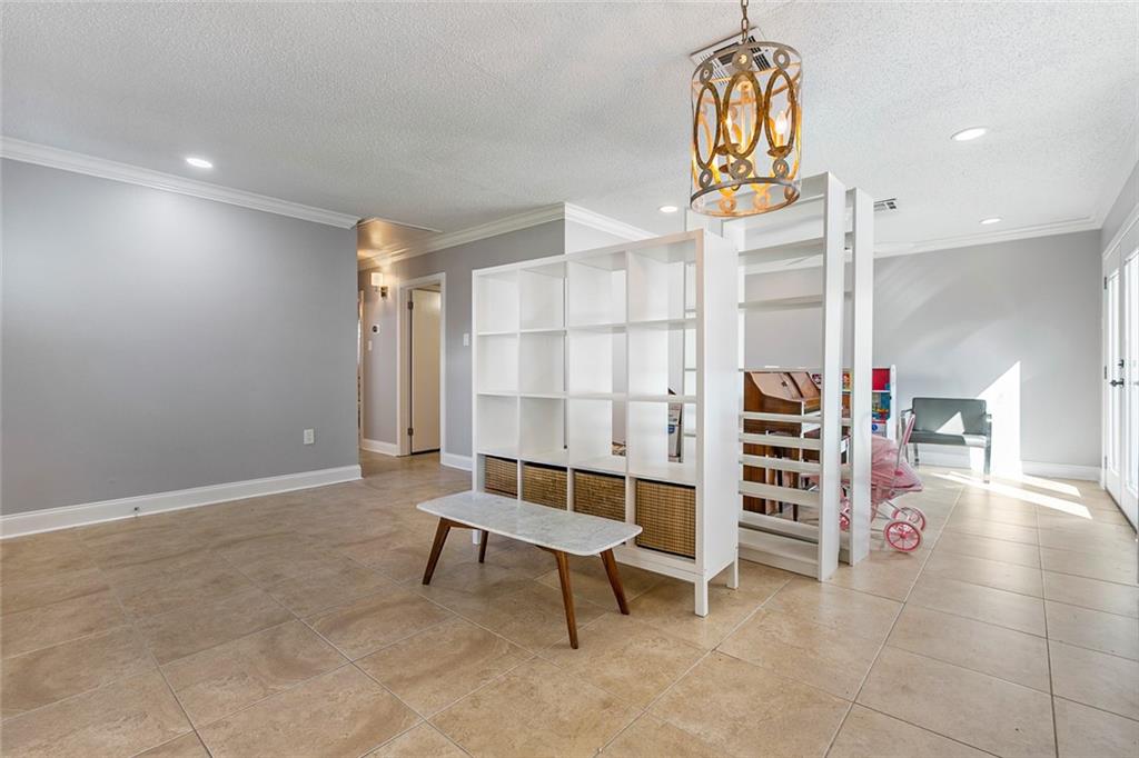52 HENNESSEY Court
