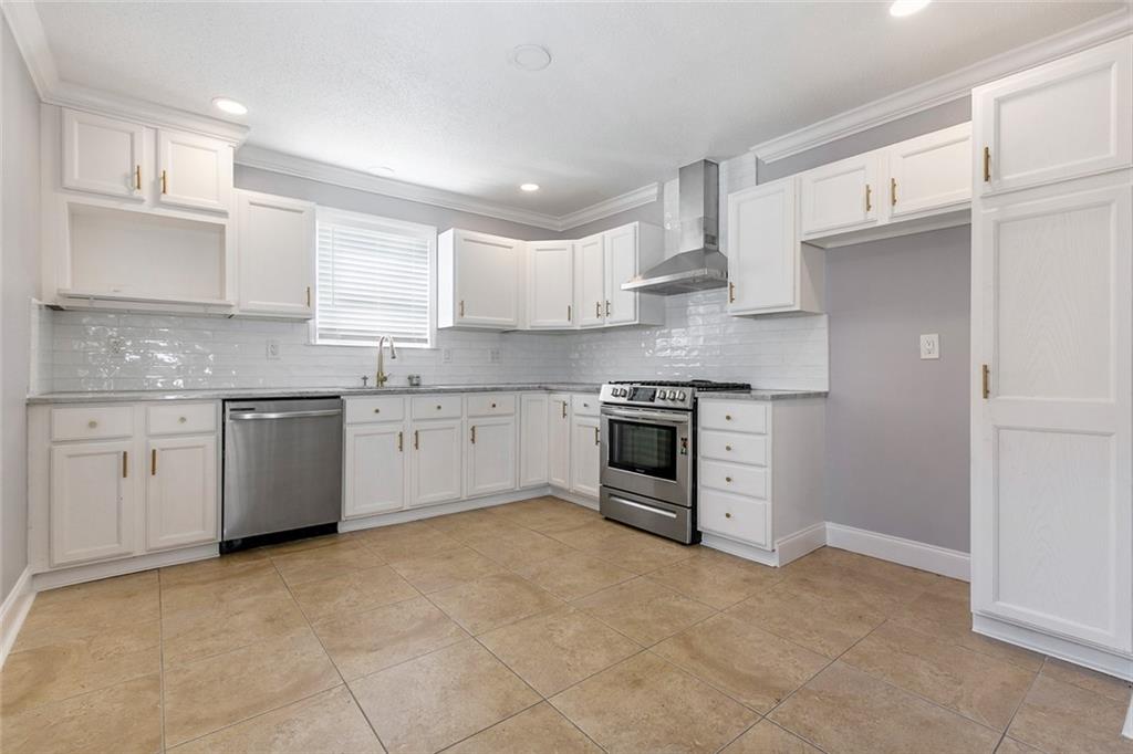 52 HENNESSEY Court