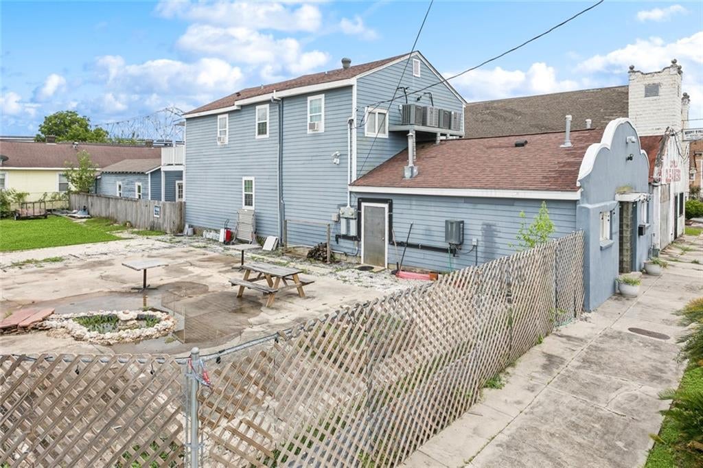 435 NEWTON Street