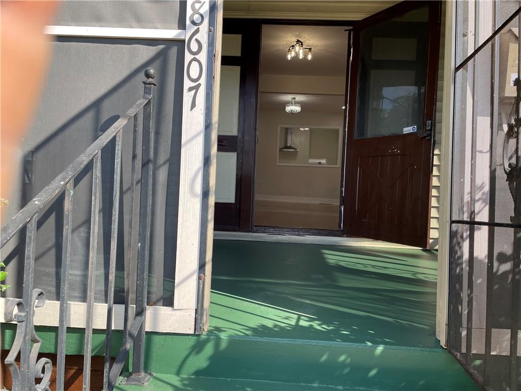 8607 S CLAIBORNE Avenue