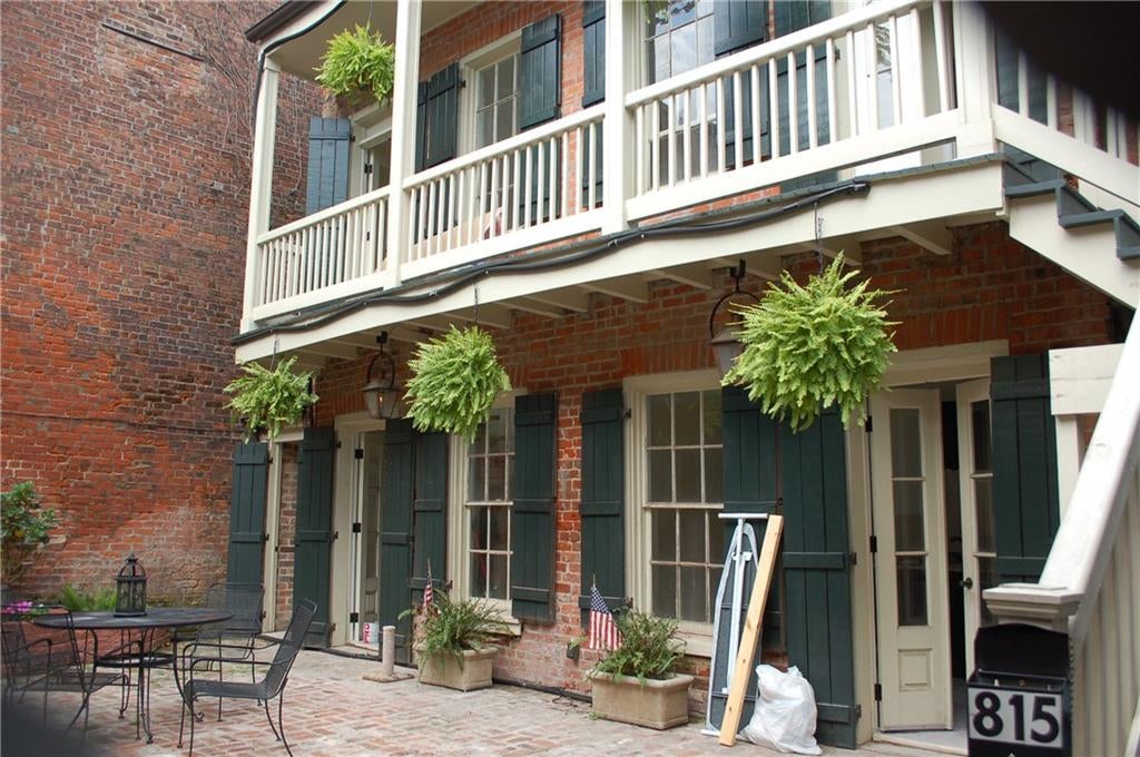 813-15 TOULOUSE Street