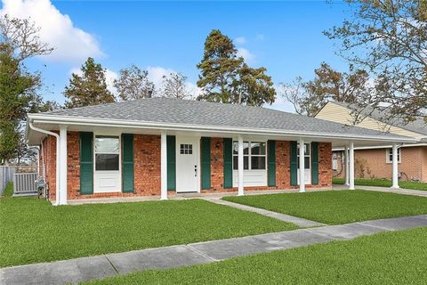 2104 EDGAR Drive Violet LA 70092