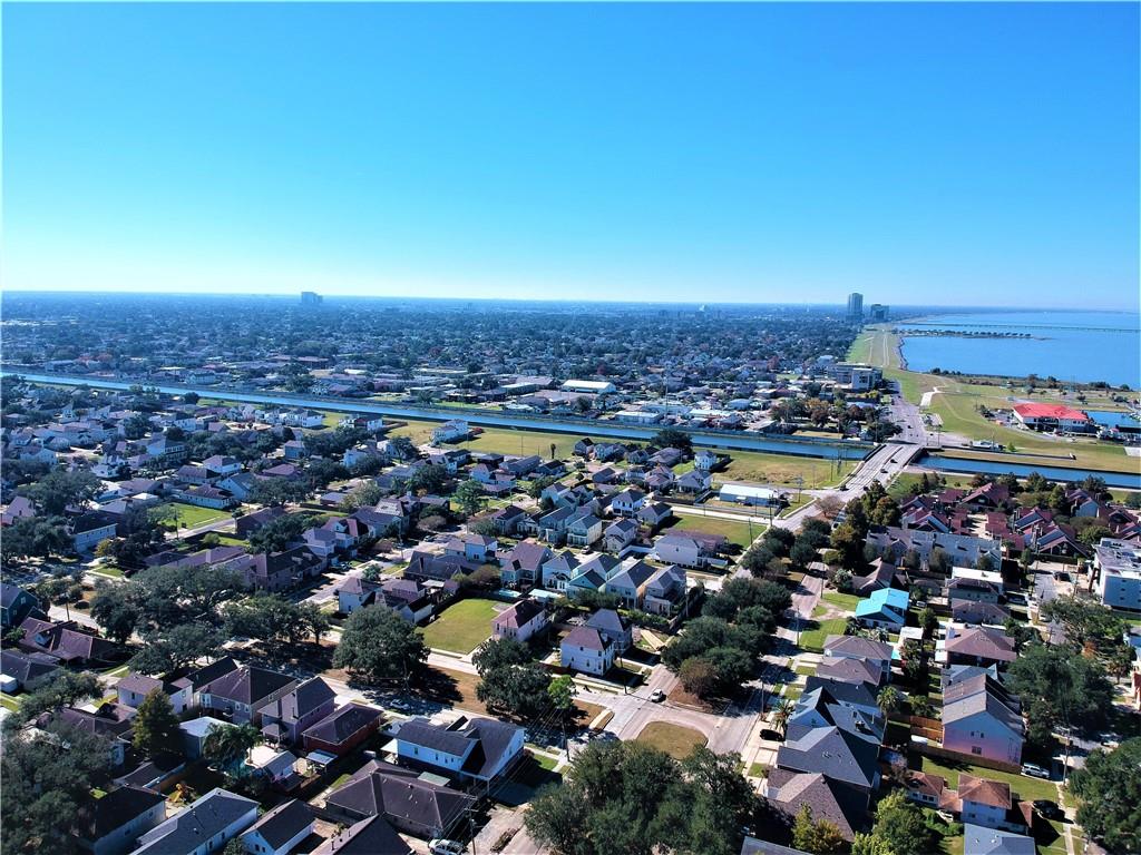 260 W ROBERT E LEE Boulevard