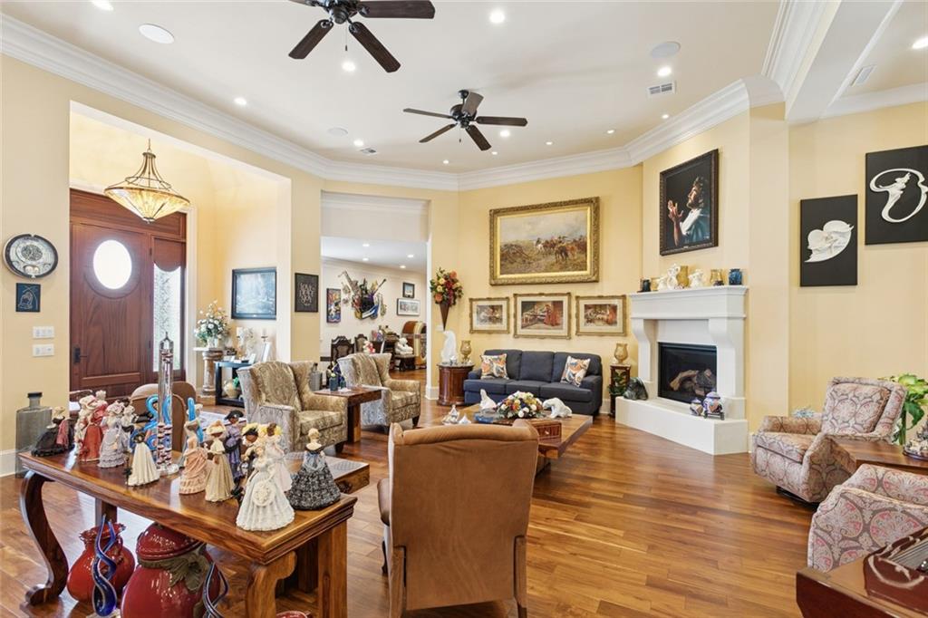 500 OAK TREE Court