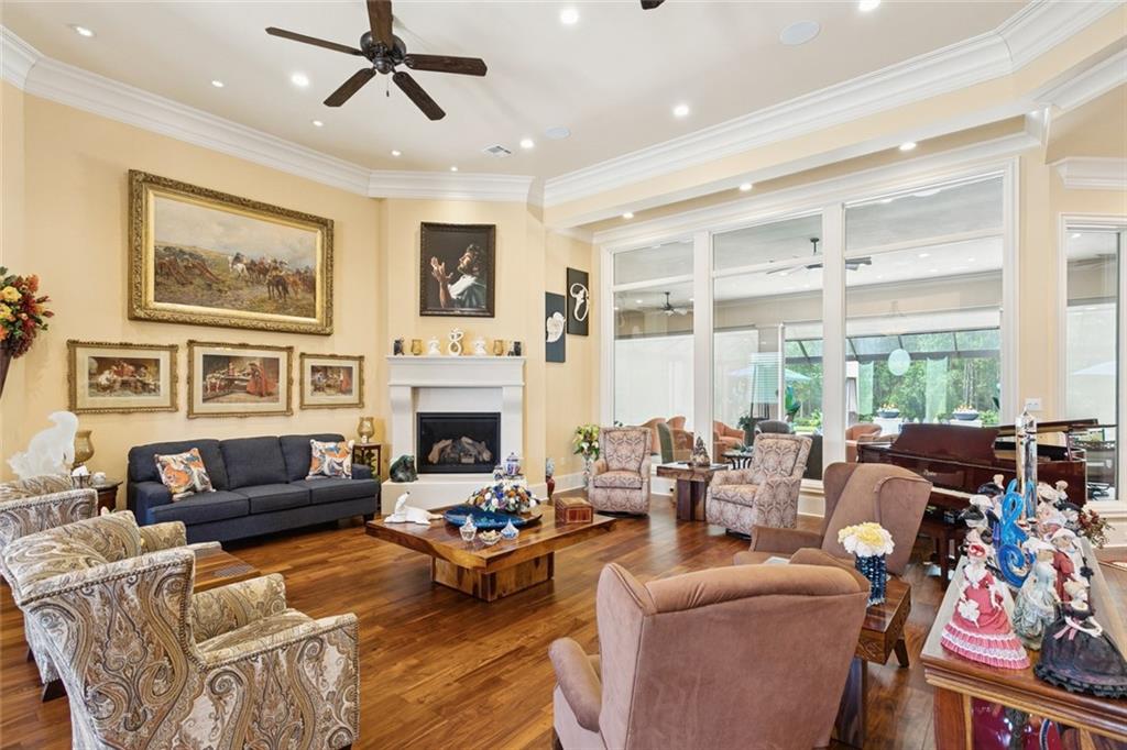 500 OAK TREE Court