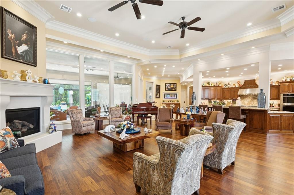 500 OAK TREE Court