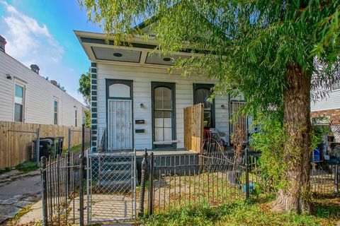 2520 22 2ND Street New Orleans LA 70113