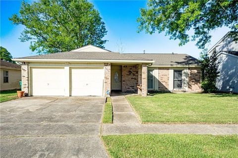 2404 TIMBERS Drive Harvey LA 70058