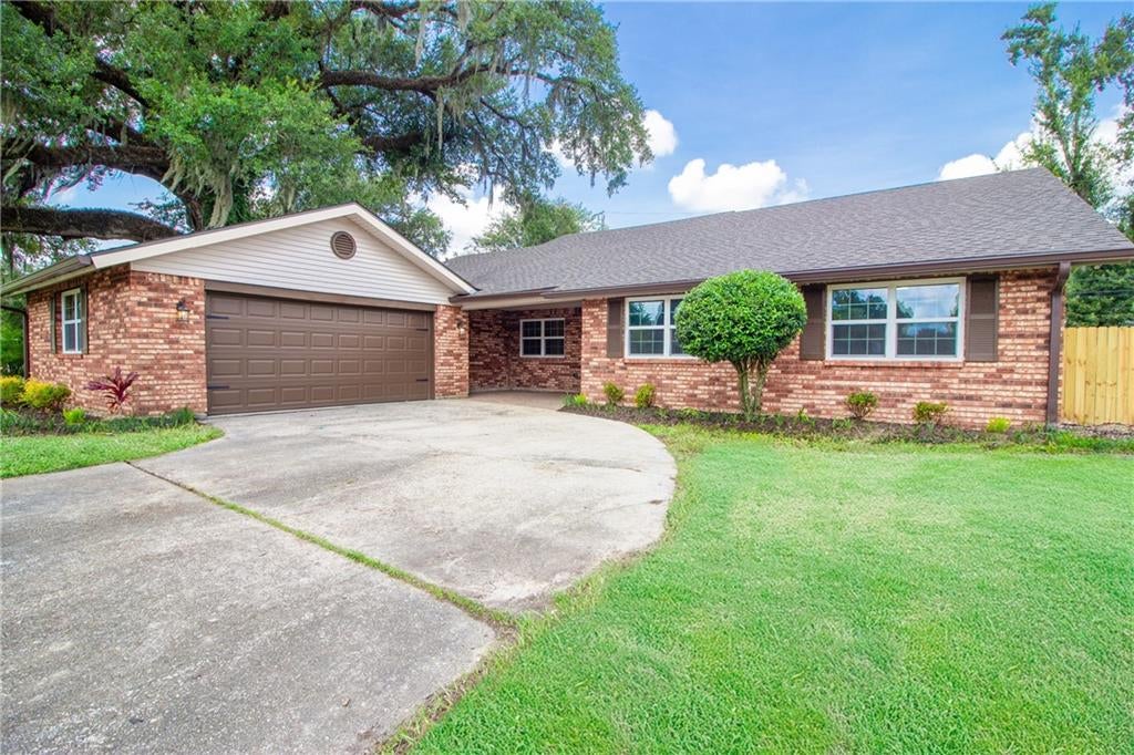 104 BOCAGE Drive