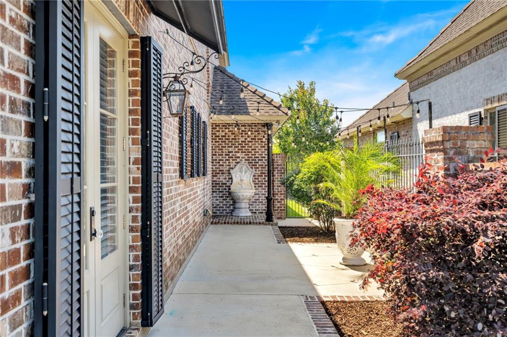 301 NICKLAUS Drive