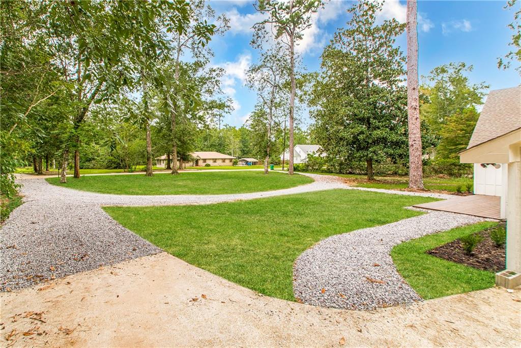 106 WOODLAWN Lane