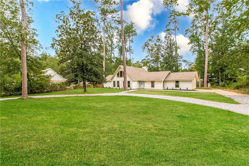 106 WOODLAWN Lane