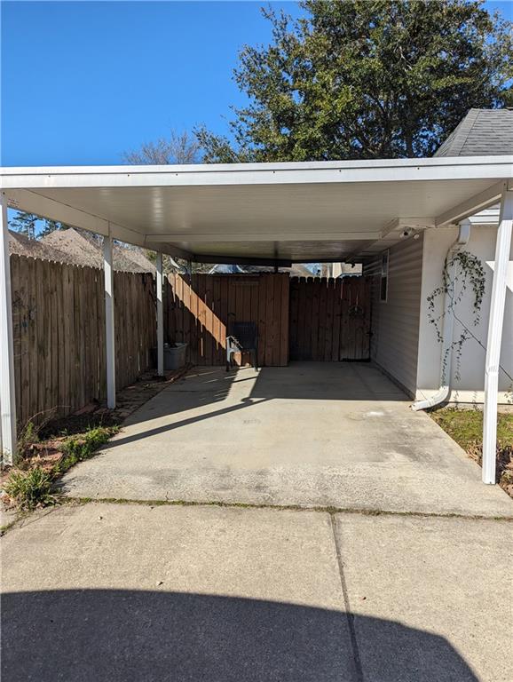 Covington, Louisiana 70433, United States, 3 Bedrooms Bedrooms, ,2 BathroomsBathrooms,Residential,Pending,64976