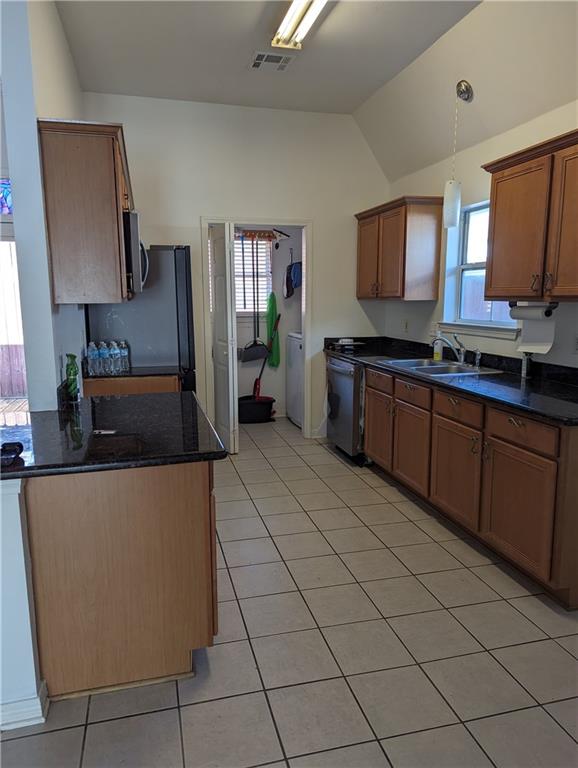 Covington, Louisiana 70433, United States, 3 Bedrooms Bedrooms, ,2 BathroomsBathrooms,Residential,Pending,64976