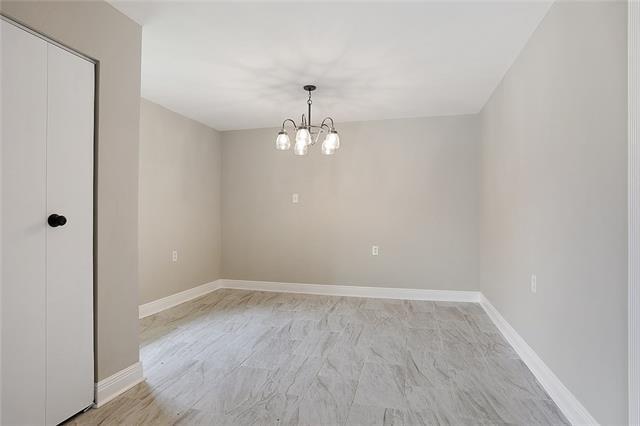 62 W CLAIBORNE Square