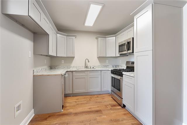 62 W CLAIBORNE Square