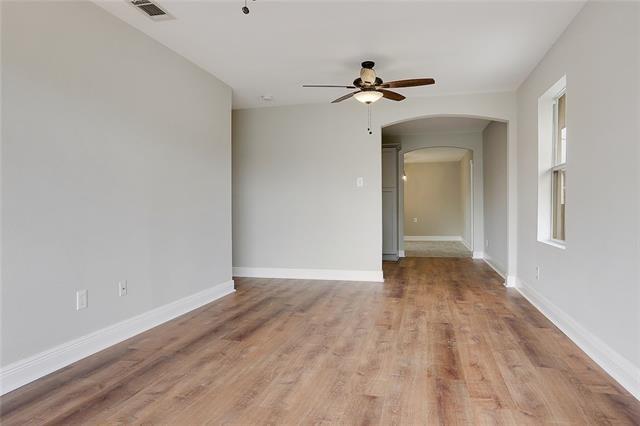 62 W CLAIBORNE Square