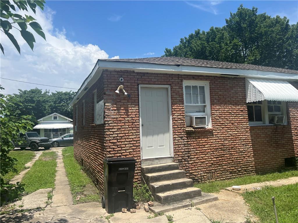 1427 DE ARMAS Street