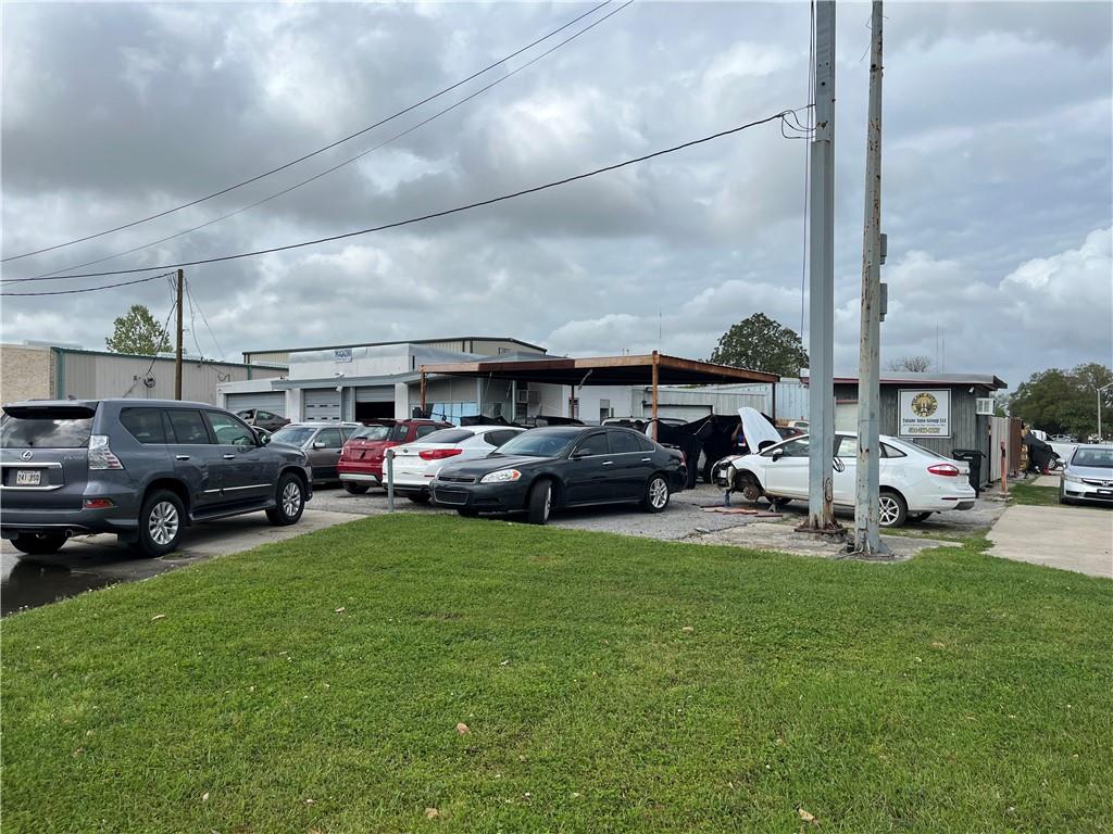 1013 E ST. BERNARD Highway