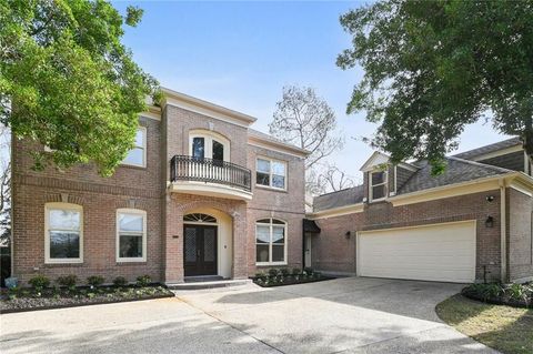 48 ENGLISH TURN Drive New Orleans LA 70131