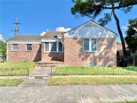 Photo of 2835 PARIS Avenue, New Orleans, LA 70119 (MLS # 2560425)