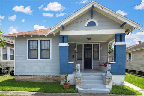 Photo of 516 MONROE Street, Gretna, LA 70053 (MLS # 2561528)