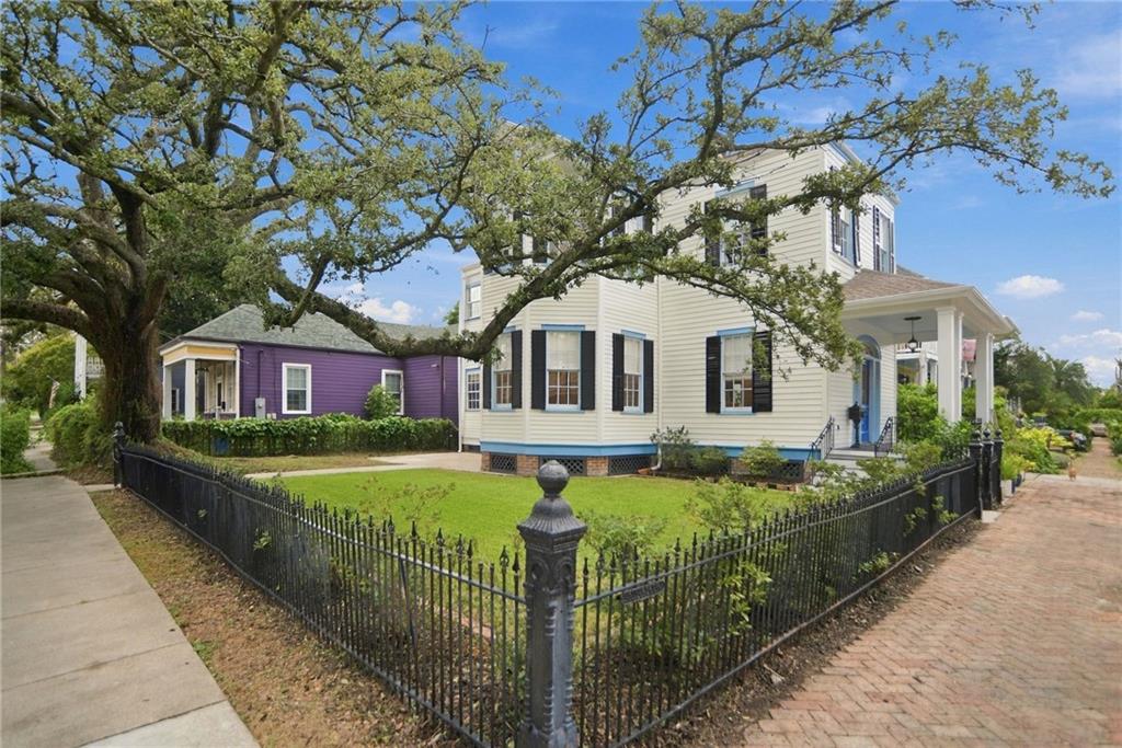 700 PELICAN Avenue