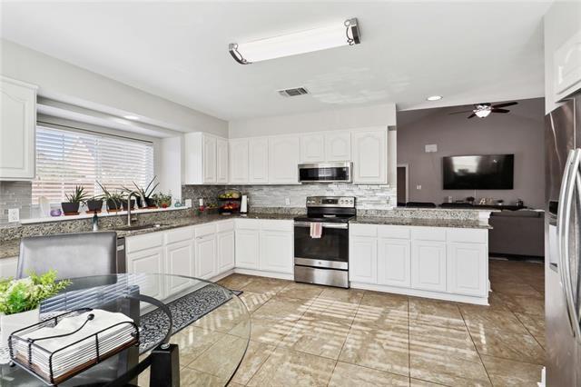 115 SAVANNA Drive